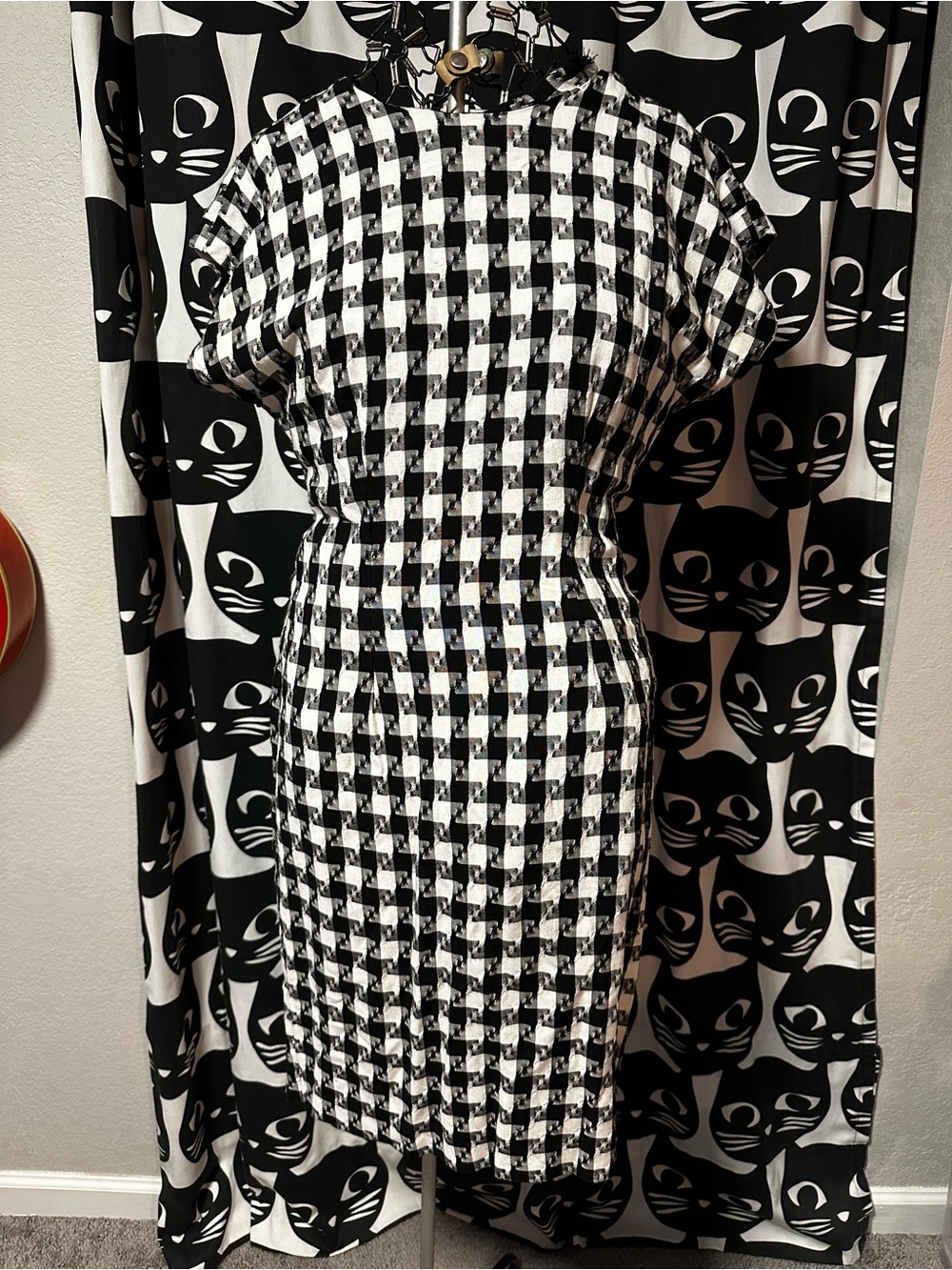 Adorable vintage 80s does 60s sheath dress from Dawn Joy